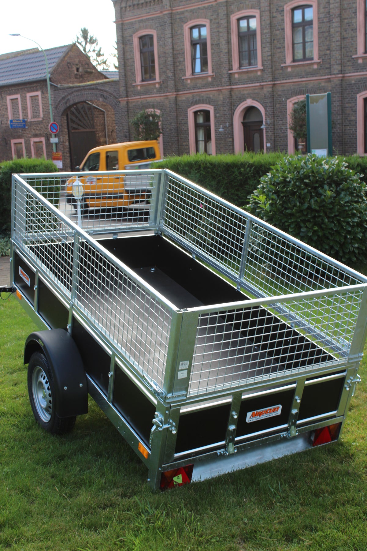 Neptun Trailwood N7-253 tw (GN115) 253x125 cm — 1 Achse, ungebremst · inkl. Laubgitter