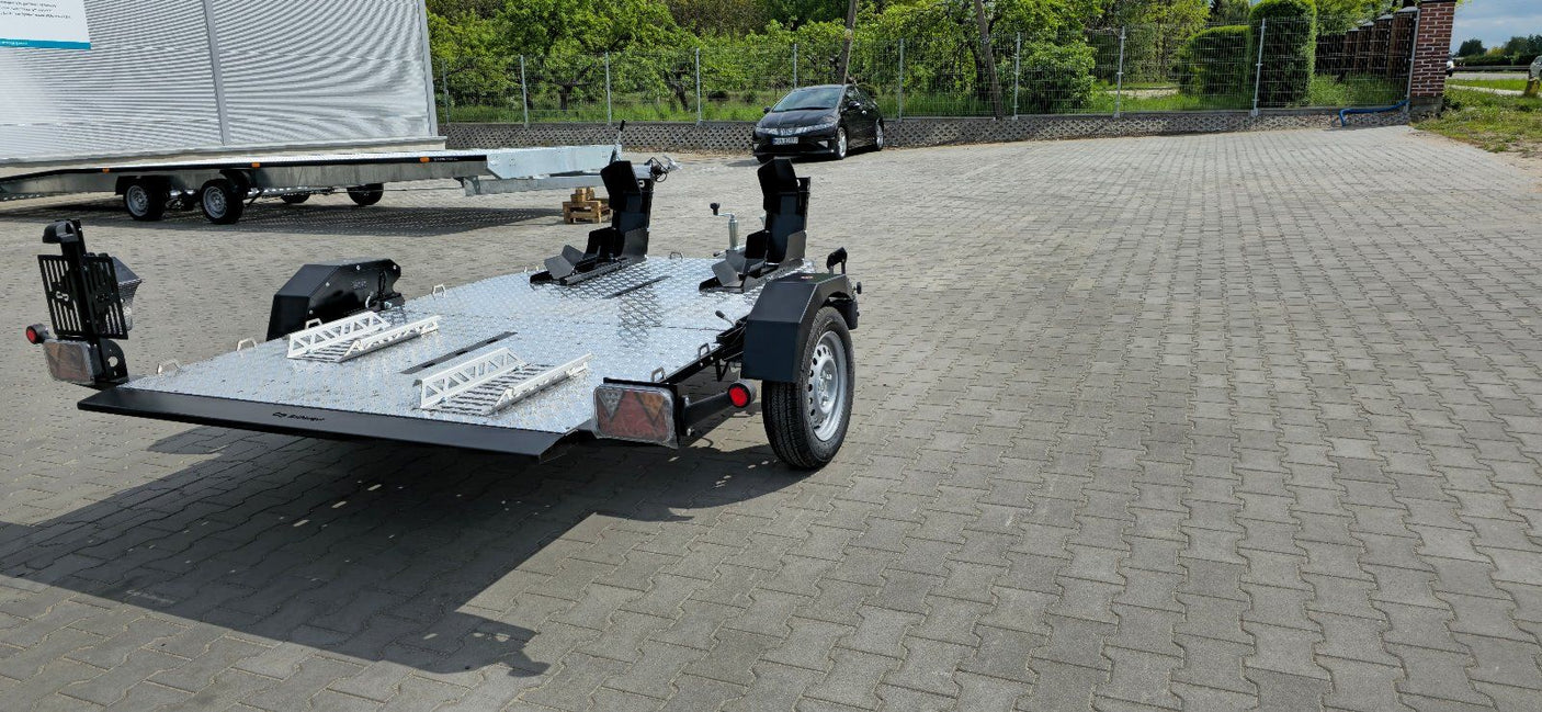 Balhanger Moto-2 Motorradanhänger 750 kg — 1 Achse, ungebremst, hydraulisch absenkbar