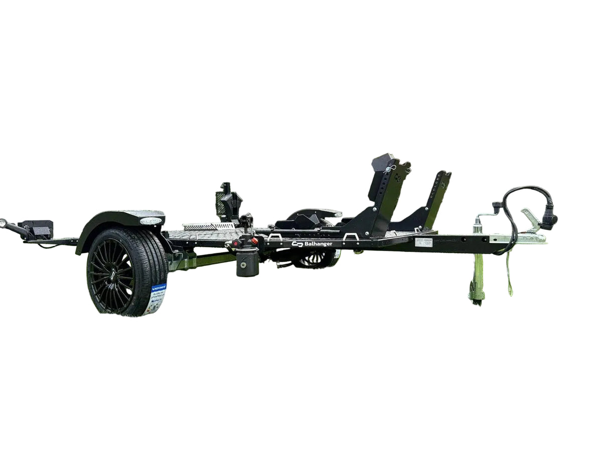 Balhanger Moto-2 Black Edition Motorradanhänger 750 kg — 1 Achse, ungebremst, hydraulisch absenkbar