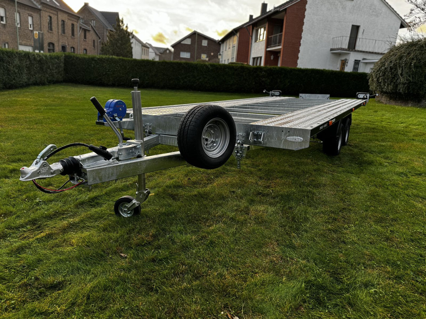 Balhanger Optilift 2745 Autotransporter 450x216 cm — 2 Achsen, gebremst, absenkbar