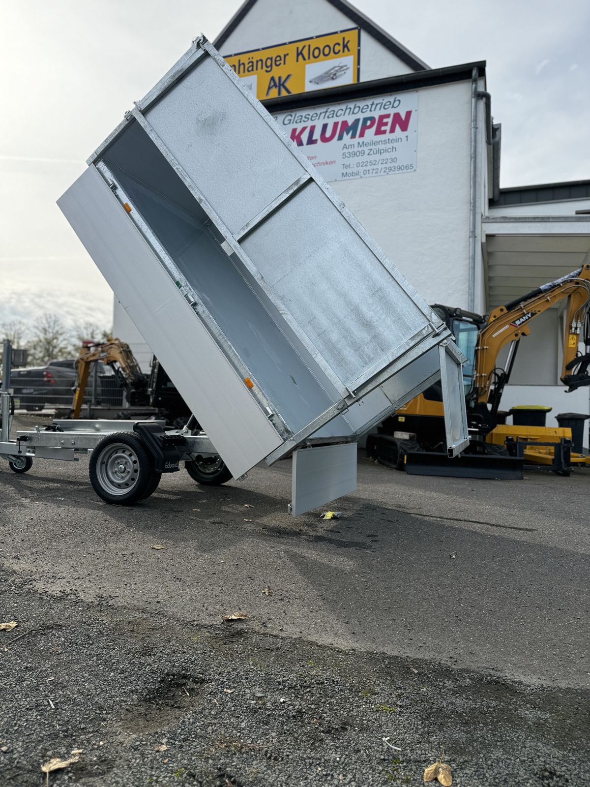 Eduard Heckkipper 256x150 cm — 1 Achse, gebremst, 1500 kg · E-Pumpe, inkl. Aufsatz 70 cm