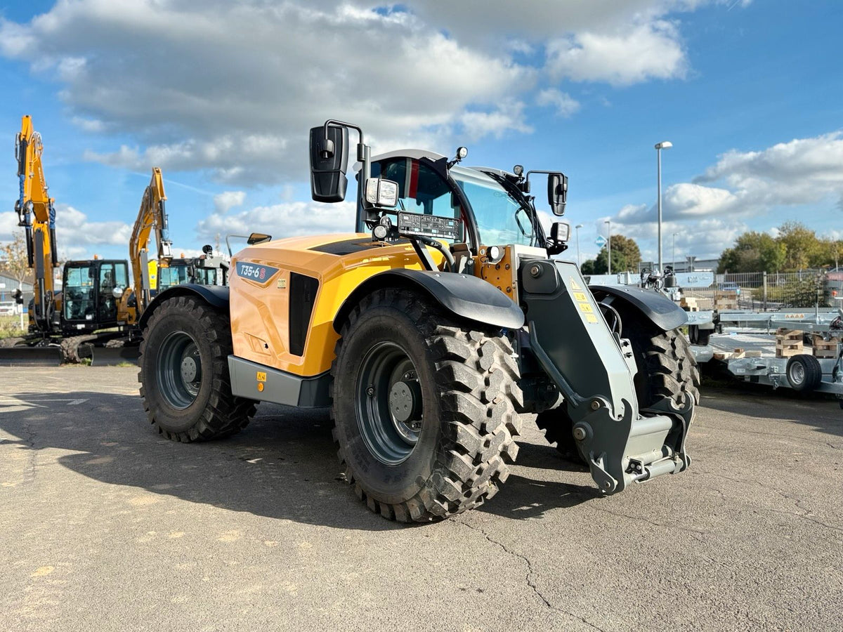 Liebherr T 35-6s Teleskoplader, Ansicht von vorn rechts
