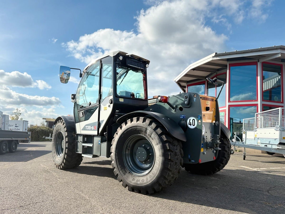 Liebherr T 35-6s Teleskoplader, Ansicht von hinten links