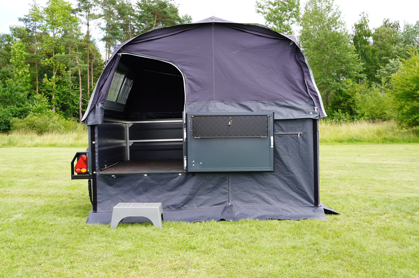 TPV Kofferanhänger KT-EB3 Offroad-Camper 2.0 pulverbeschichtet 244x124 cm — 1 Achse, gebremst