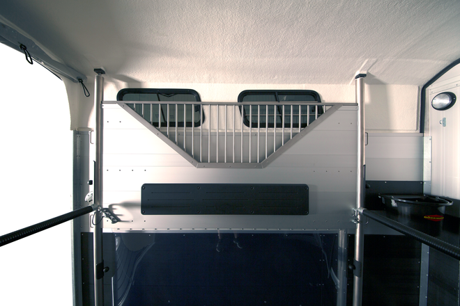 Böckmann Pferdeanhänger Big Portax WCF -Stall- 415x186 cm — 2 Achsen, gebremst