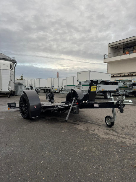 Balhanger Moto-1 Black Edition Motorradanhänger 750 kg — 1 Achse, ungebremst, hydraulisch absenkbar