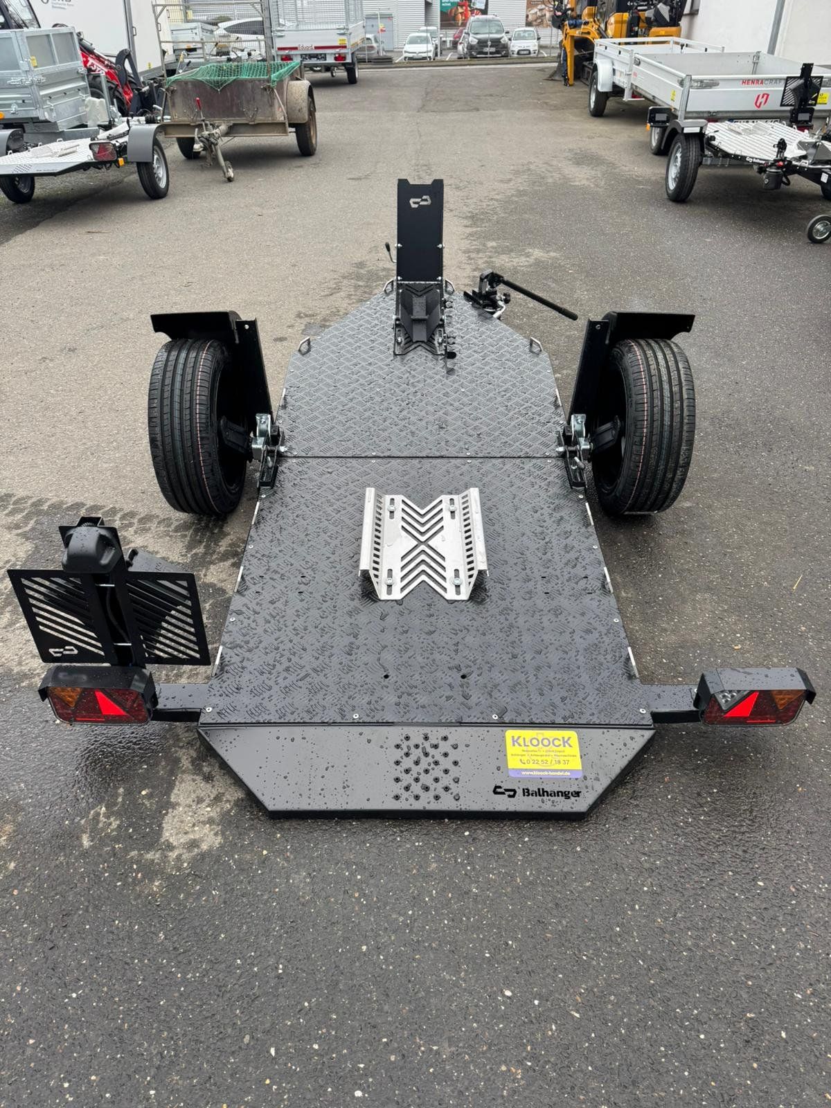 Balhanger Moto-1 Black Edition Motorradanhänger 750 kg — 1 Achse, ungebremst, hydraulisch absenkbar