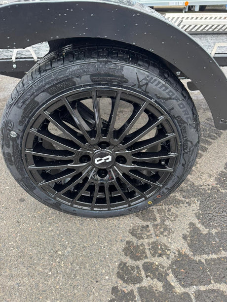 Balhanger Moto-1 Black Edition Motorradanhänger 750 kg — 1 Achse, ungebremst, hydraulisch absenkbar