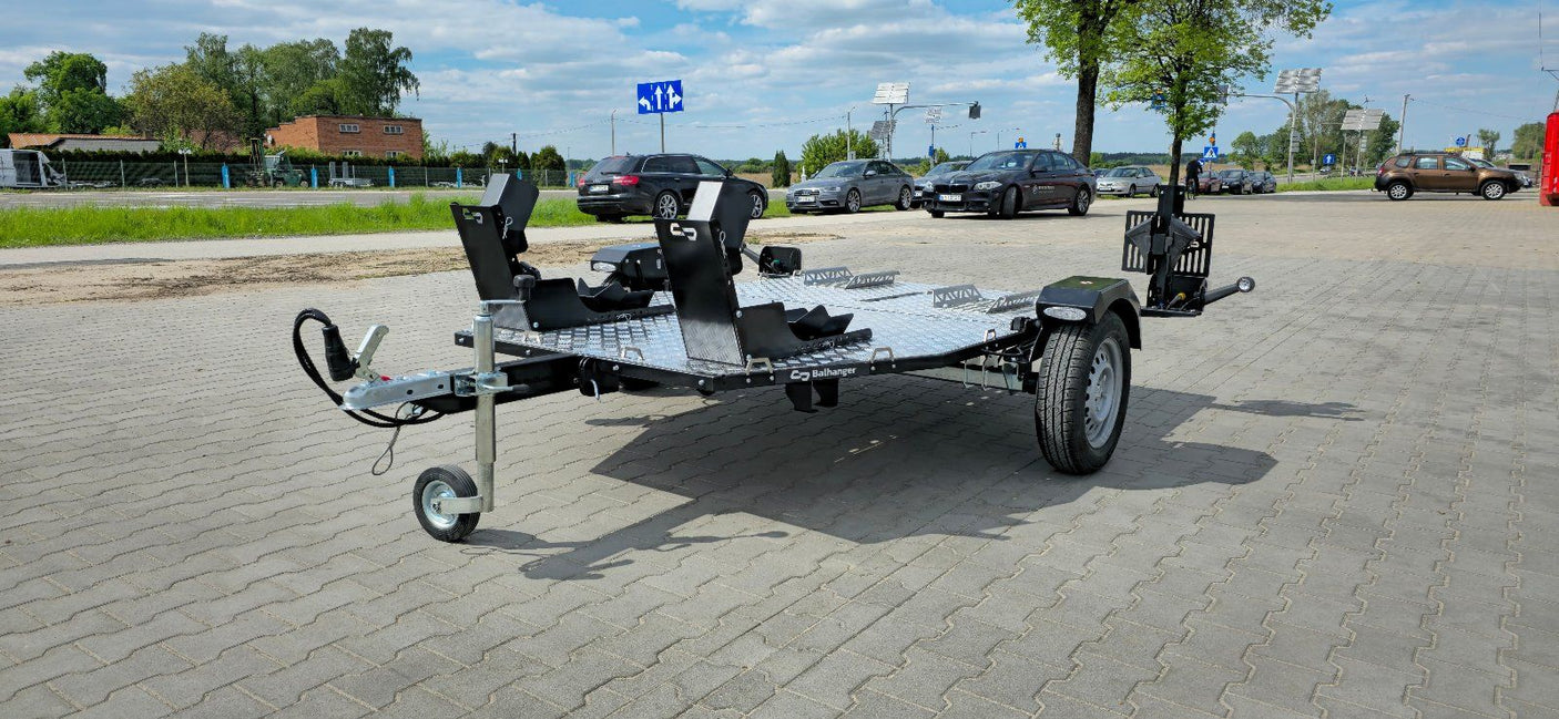 Balhanger Moto-2 Motorradanhänger 750 kg — 1 Achse, ungebremst, hydraulisch absenkbar