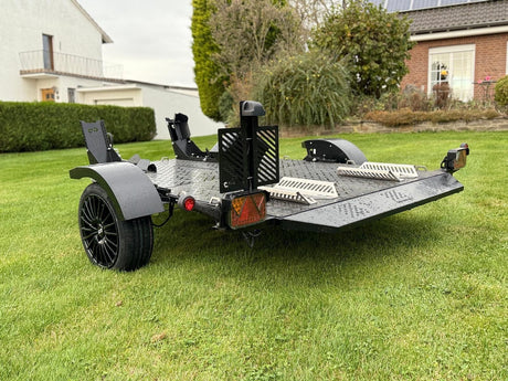 Balhanger Moto-2 Black Edition Motorradanhänger 750 kg — 1 Achse, ungebremst, hydraulisch absenkbar