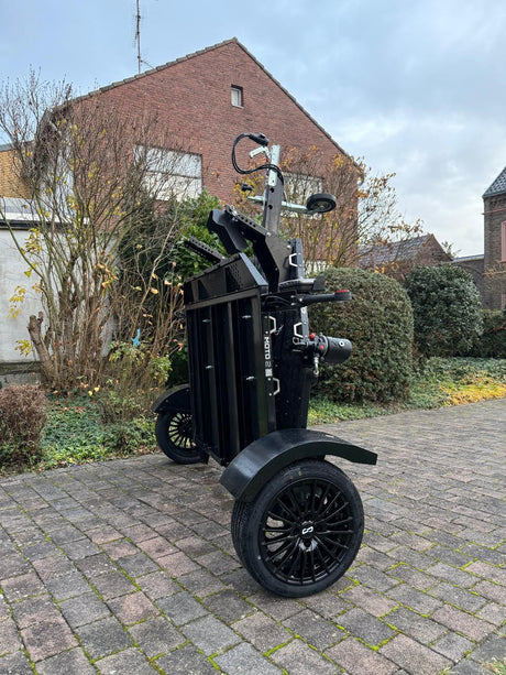 Balhanger Moto-2 Black Edition Motorradanhänger 750 kg — 1 Achse, ungebremst, hydraulisch absenkbar
