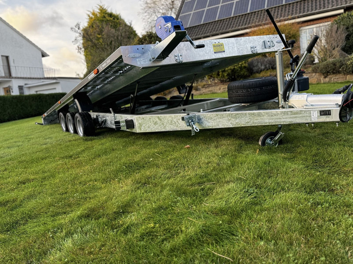 Balhanger TrimaX 3555 Autotransporter 550x216 cm — 3 Achsen, gebremst, hydraulisch kippbar