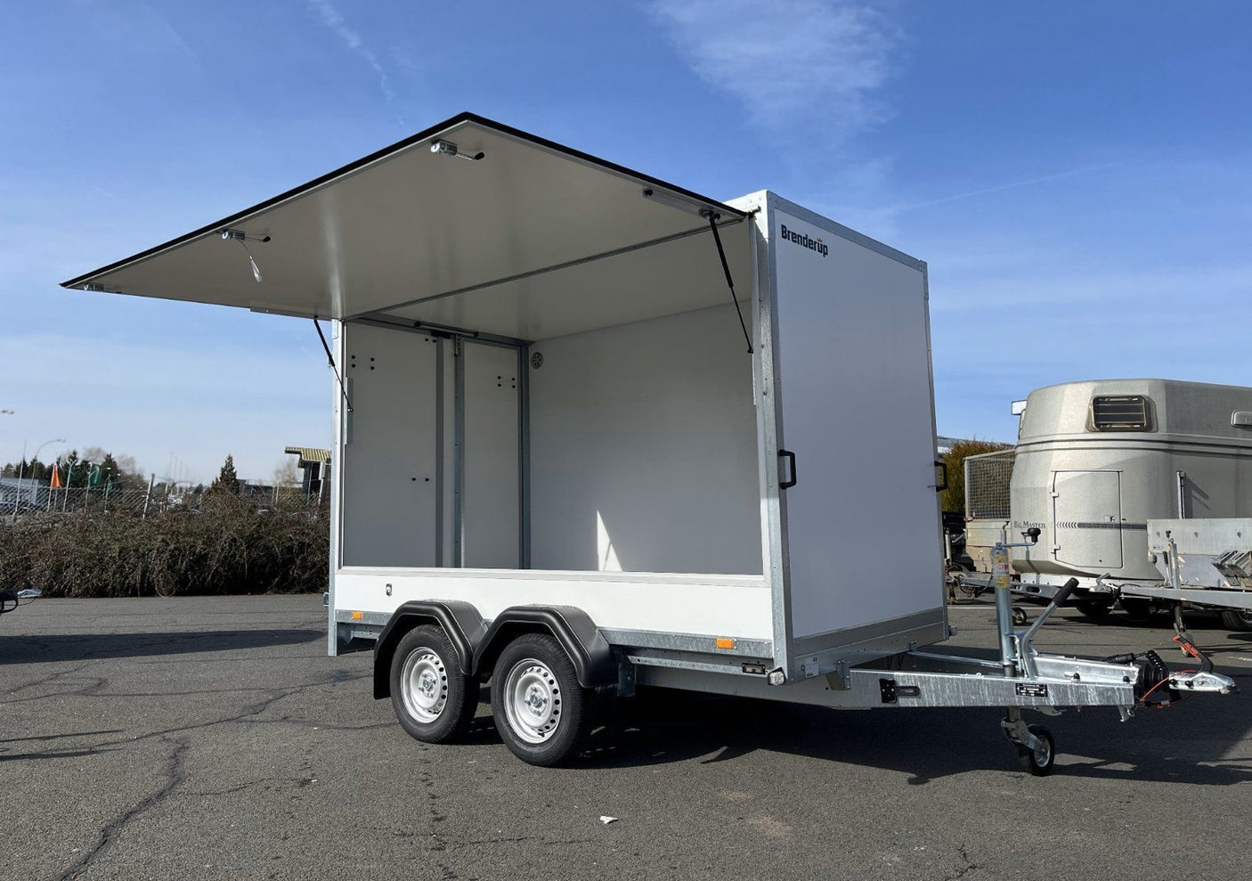 Brenderup CD300TBD2000 mit Verkaufsklappe 300x155 cm — 2 Achsen, gebremst