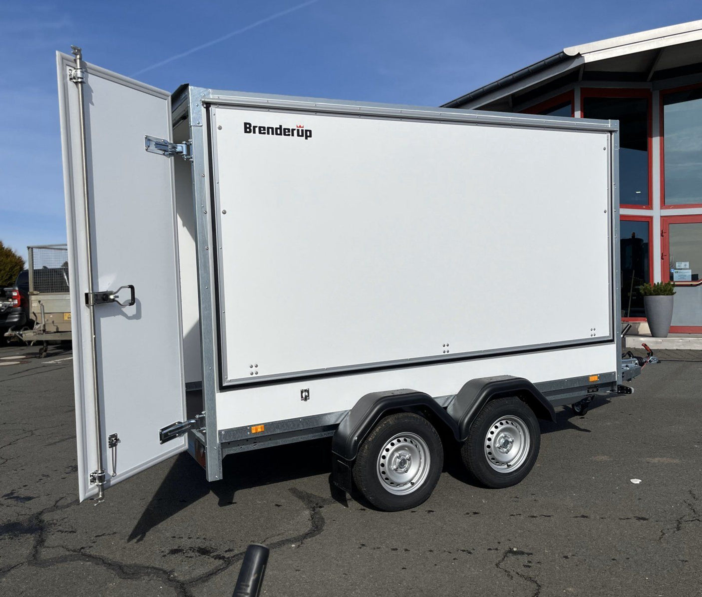 Brenderup CD300TBD2000 mit Verkaufsklappe 300x155 cm — 2 Achsen, gebremst