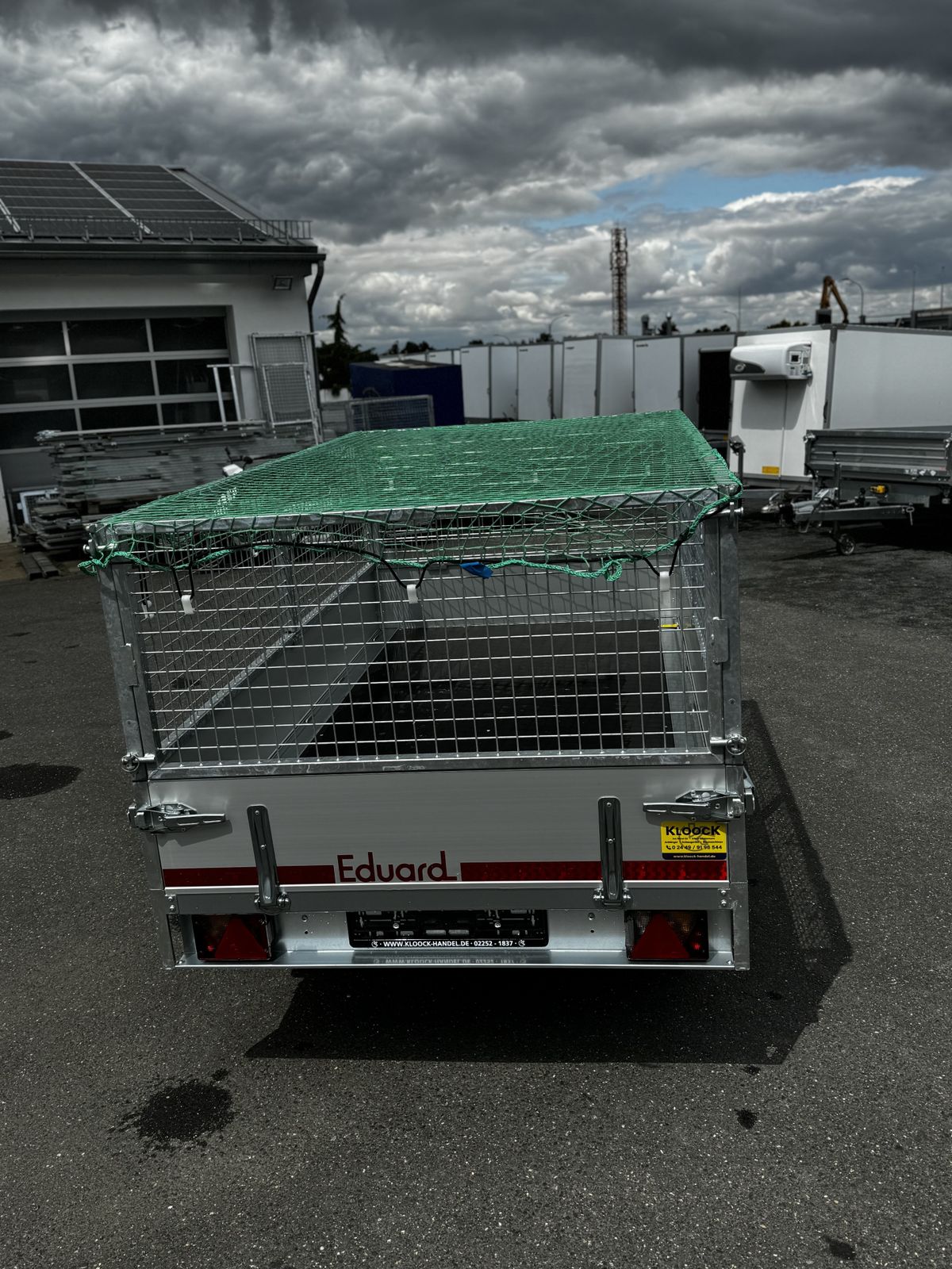 Eduard Heckkipper 251x145 cm — 2 Achsen, gebremst, 2000 kg · inkl. Laubgitter & Netz