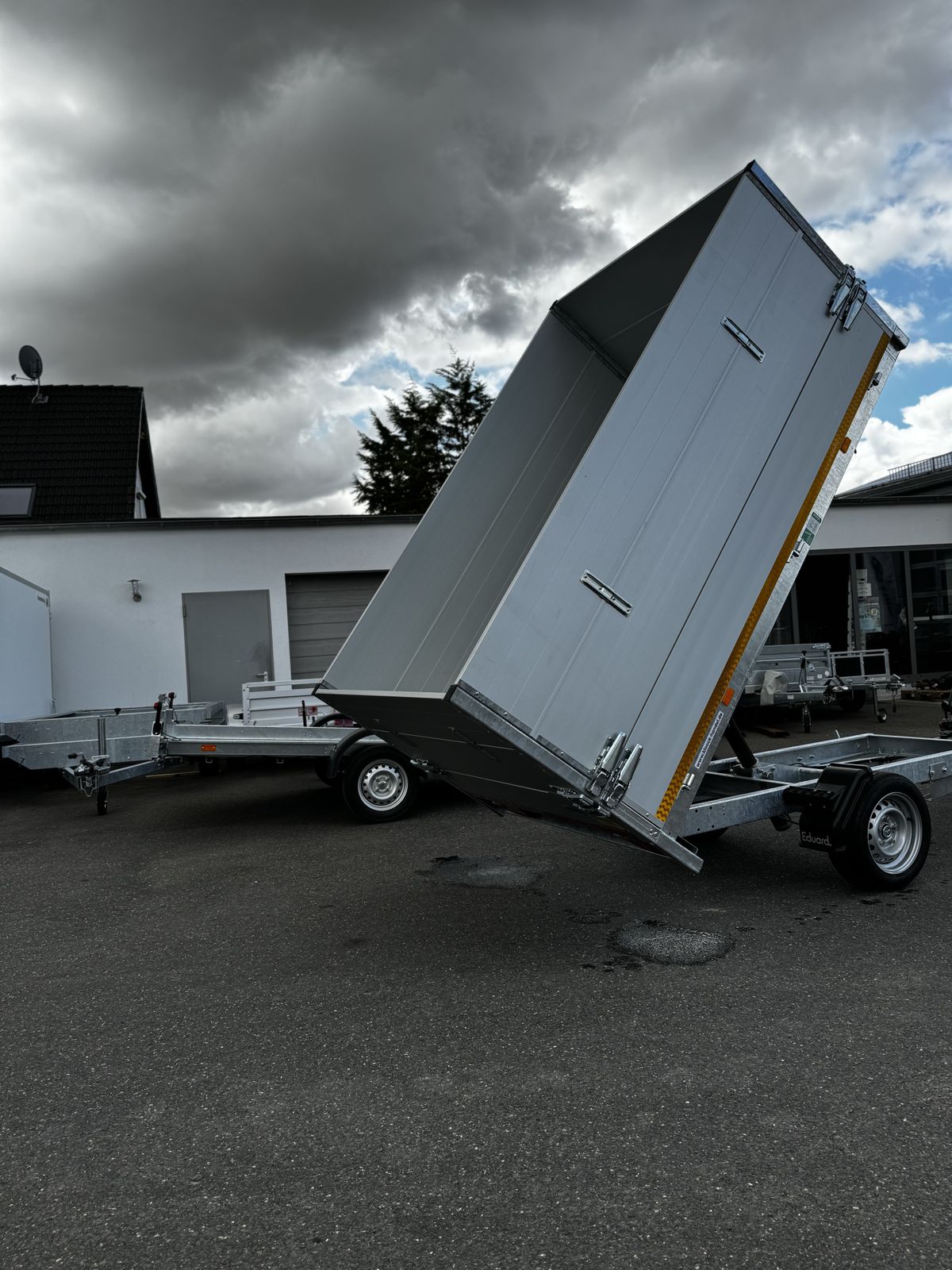 Eduard Heckkipper 256x150 cm — 1 Achse, gebremst, 1500 kg · inkl. Alu-Aufsatz 70 cm