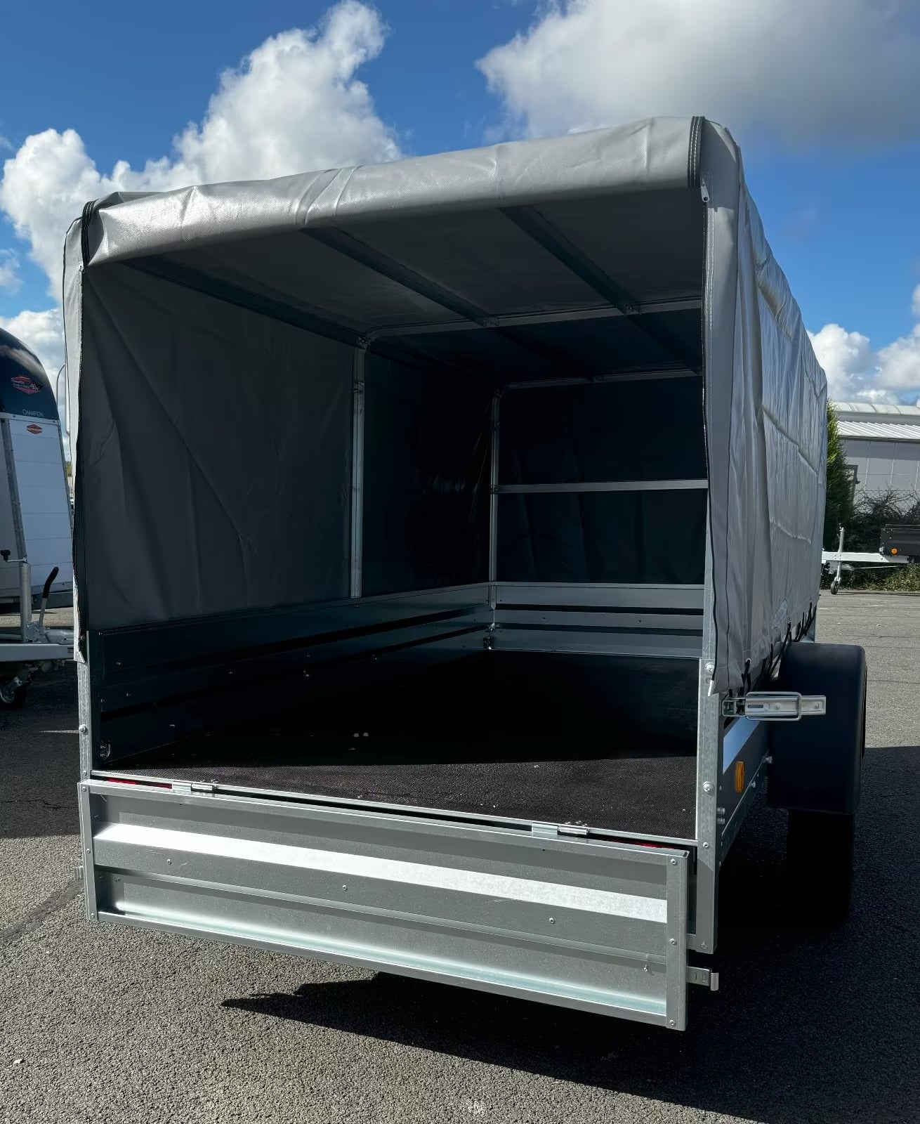 Neptun Pratik N7-236 (GN128) 236x129 cm — 1 Achse, ungebremst, kippbar · inkl. Plane & Spriegel