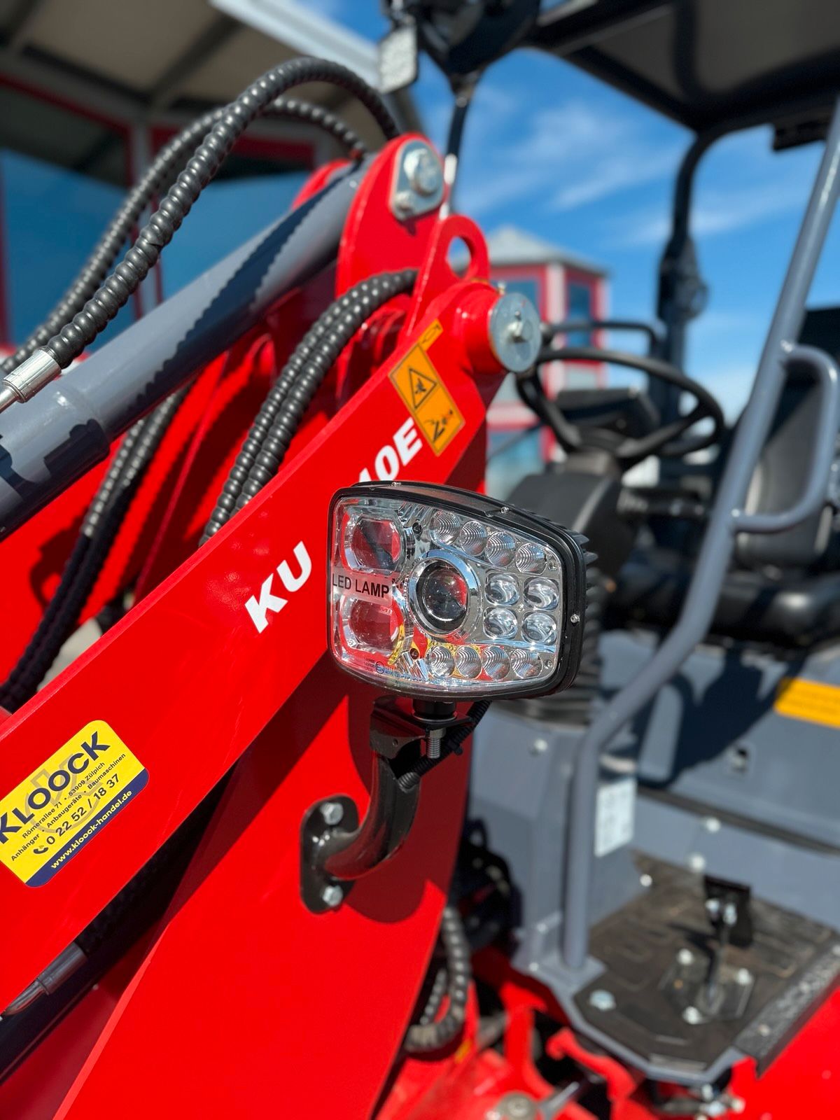 TOYO 810E Elektro-Hoflader mit Bügel