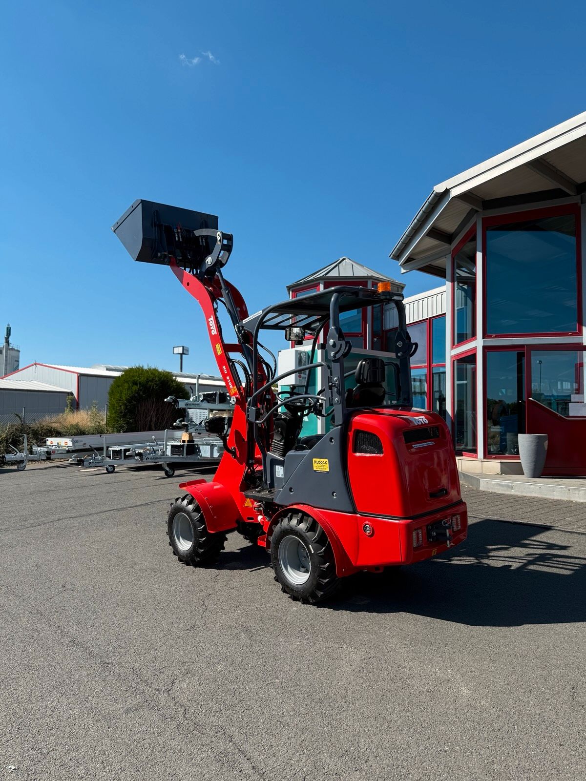 TOYO 810E Elektro-Hoflader mit Bügel