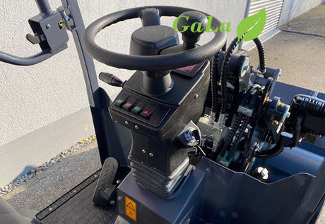 TOYO 826 Kompaktlader
