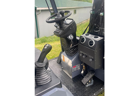 TOYO 836 Kompaktlader